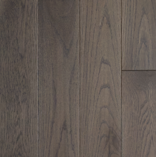 Light - gray - toned white oak flooring with natural and smooth grain patterns, showcasing the unique delicate texture and elegant wood grain of the wood.